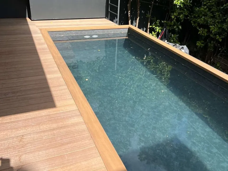 Σκούρο liner και deck